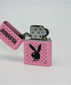 Zippo Feuerzeug Motiv Playboy mit Feuerzeugbenzin und Feuersteinen