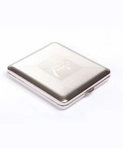 Zigarettenetui 18er mit Innengummizug aus Metall vernickelt in silber glänzend mit Dekor China Emble